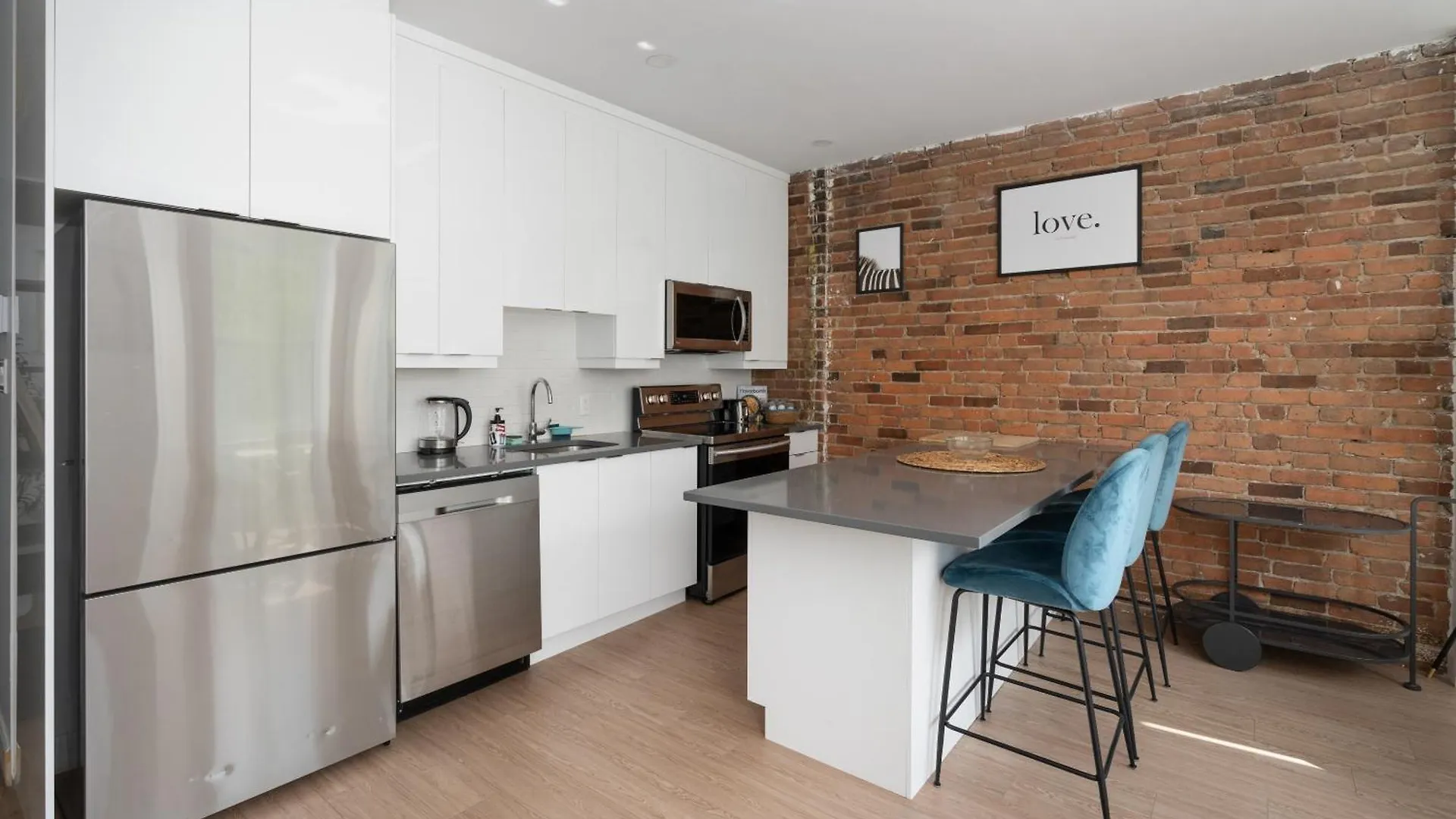 Parc Appartements-Lux Montreal Apartment